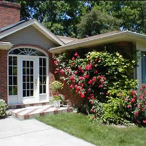 Dorchester House Bed & Breakfast Niagara Falls
