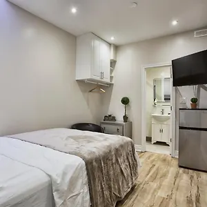 And Hostel Toronto